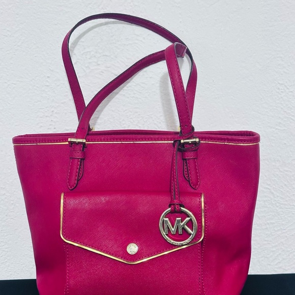 Michael Kors Jet Set Snap Pocket Tote - Picture 2 of 6